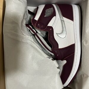 Jordan 1 Retro High OG Bordeaux